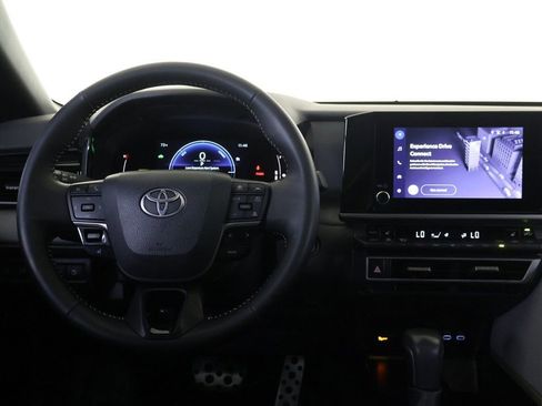 Used 2025 Toyota Camry SE w/ Convenience Package image 33