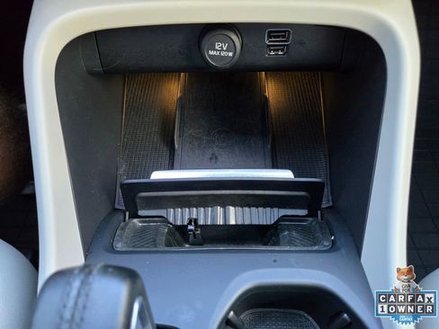 Used 2019 Volvo XC40 T4 Momentum image 41