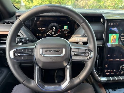Used 2025 GMC Yukon Denali AWD/4WD image 33