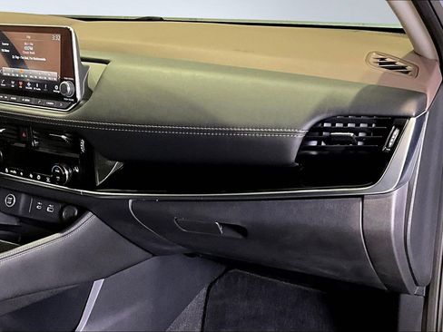 Used 2023 Nissan Rogue SL image 25