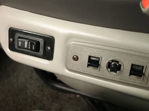 Used 2018 GMC Savana 2500 Extended w/ Enhanced Convenience Package image 19