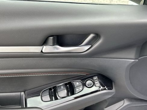 Certified 2023 Nissan Altima 2.0 SR FWD image 16