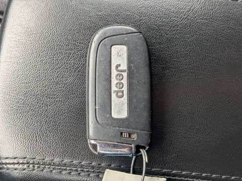Used 2024 Jeep Compass Latitude AWD/4WD image 29