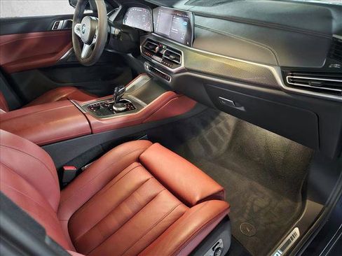 Used 2020 BMW X6 M50i image 21