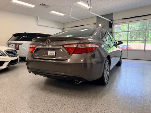 Used 2015 Toyota Camry SE FWD image 9