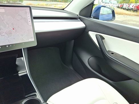 Used 2021 Tesla Model Y Long Range image 17