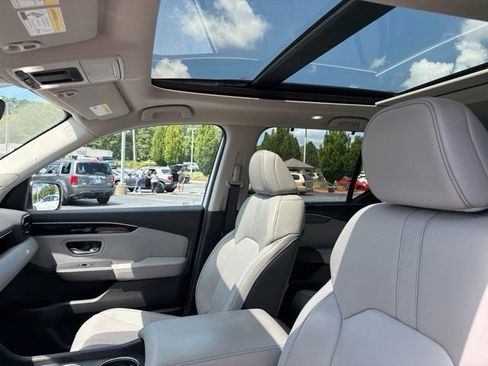Used 2024 Honda Pilot Touring image 13