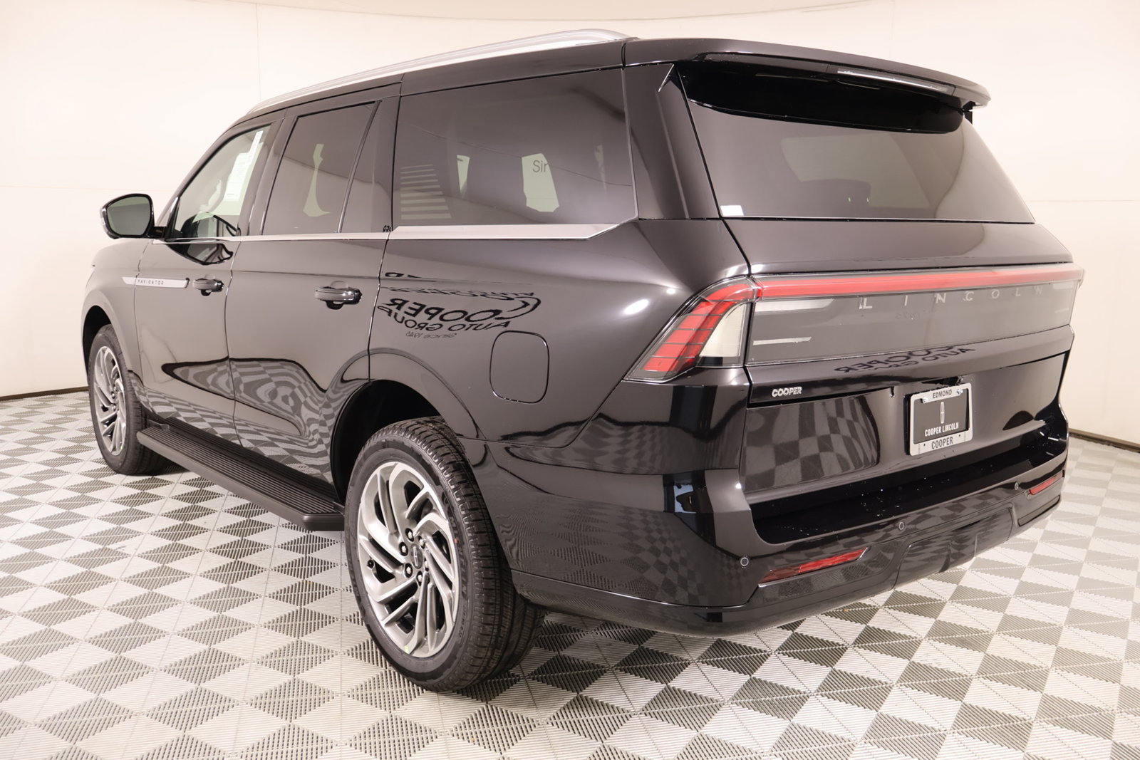 New 2026 Lincoln Navigator Premiere AWD/4WD image 24