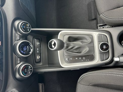 New 2025 Hyundai Venue SEL image 23