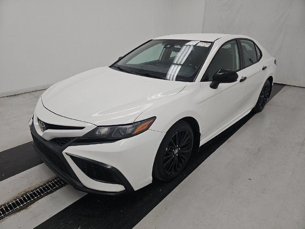 Used 2021 Toyota Camry SE FWD image 1