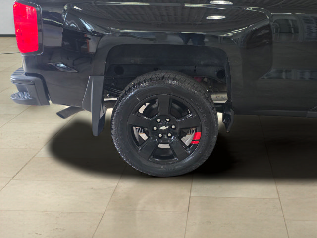 Used 2018 Chevrolet Silverado 1500 LT w/ Redline Edition AWD/4WD image 28
