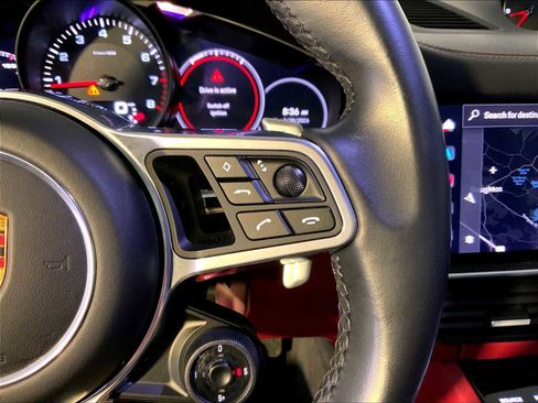 Certified 2022 Porsche Cayenne Platinum Edition image 28