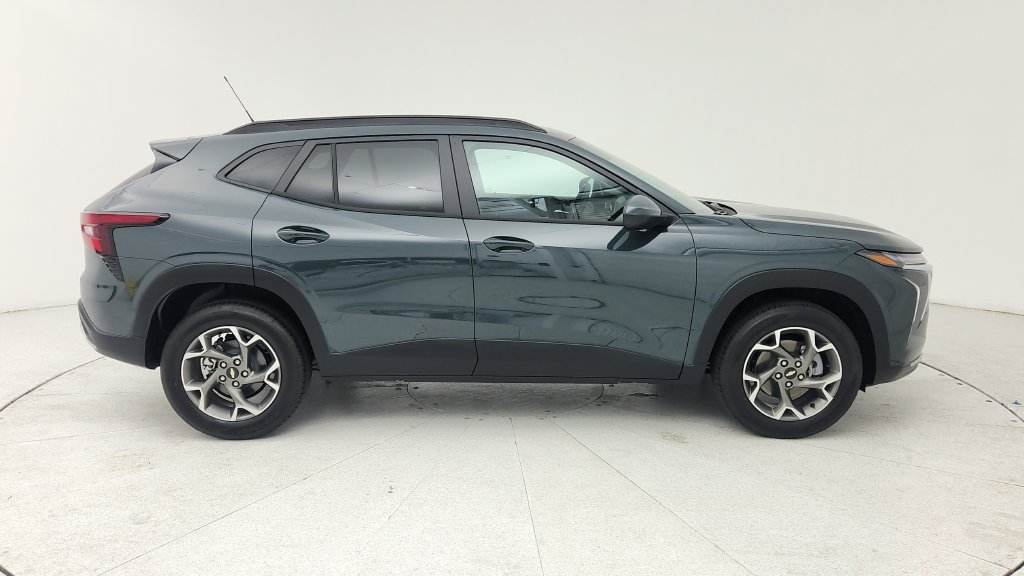 Used 2026 Chevrolet Trax LT FWD image 8