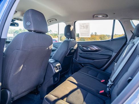 Used 2024 GMC Terrain SLE w/ Driver Convenience Package image 17