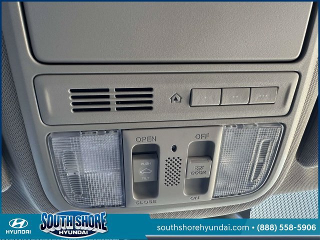 Used 2016 Honda Odyssey Touring Elite image 34