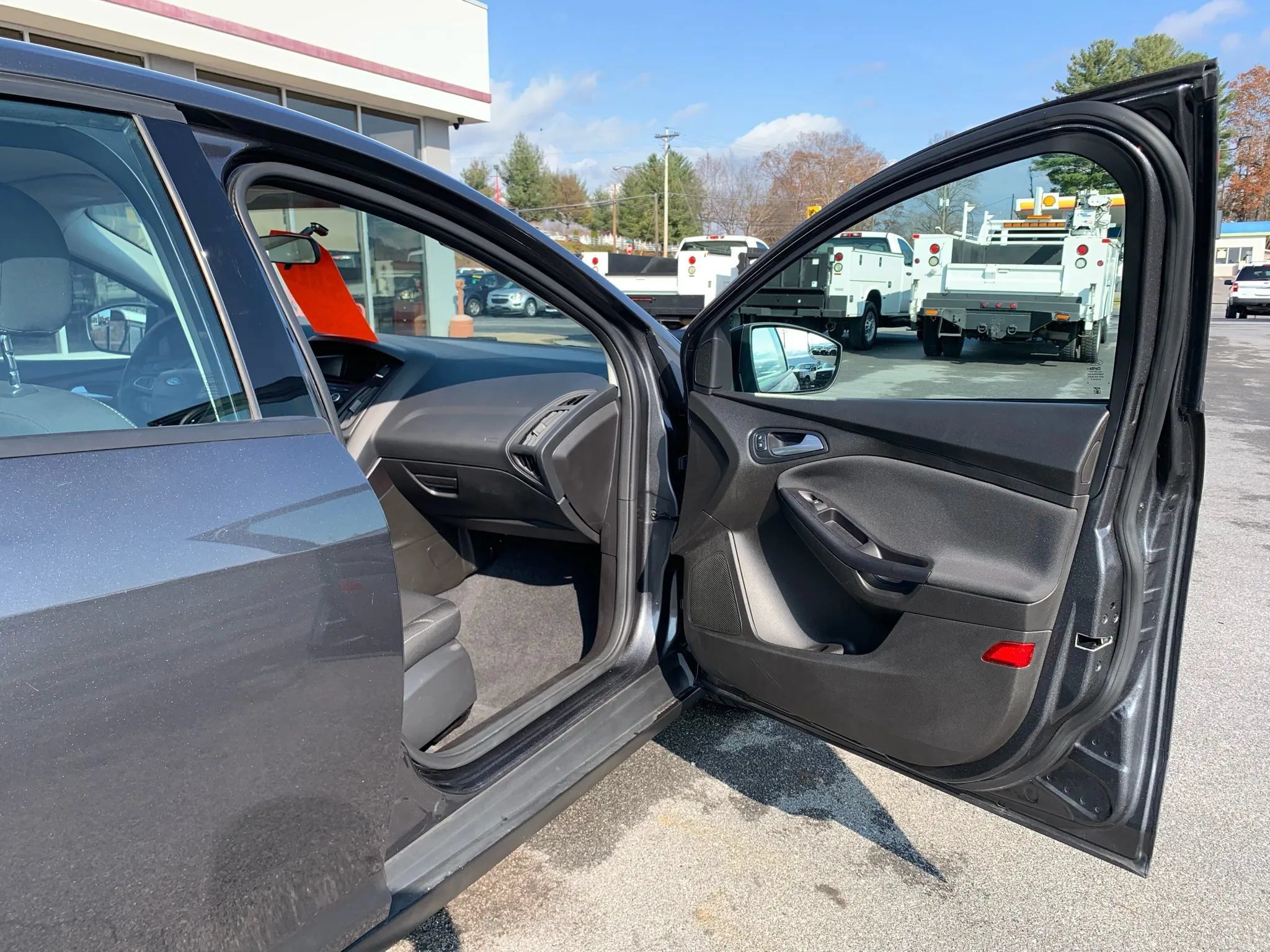 Used 2016 Ford Focus SE FWD image 19