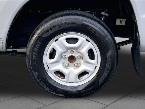 Used 2013 Toyota Tacoma 2WD Regular Cab image 8