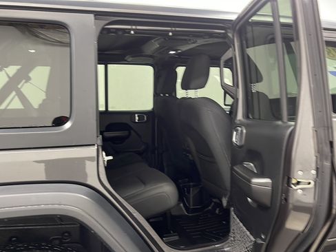 Used 2018 Jeep Wrangler Unlimited Sport S AWD/4WD image 18