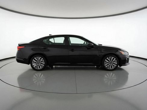 Used 2025 Nissan Altima 2.5 SV image 11