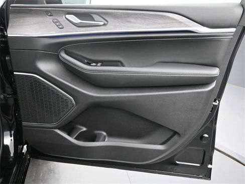 New 2025 Jeep Grand Cherokee Overland w/ Adv Protech Group III image 18