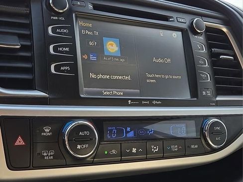 Used 2019 Toyota Highlander XLE image 24