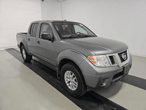 Used 2018 Nissan Frontier SV image 3