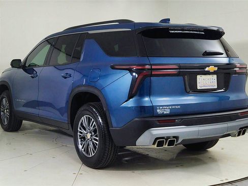 Used 2025 Chevrolet Traverse LT w/ Driver Confidence Package image 5
