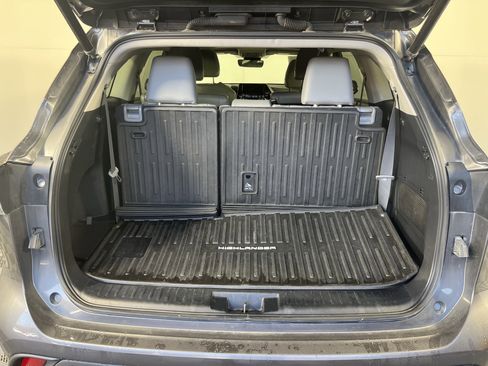 Used 2023 Toyota Highlander XLE image 5