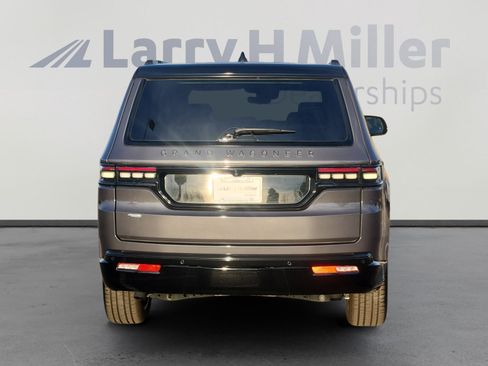 Used 2025 Jeep Grand Wagoneer Series II Obsidian w/ Quick Order Packagew 28T image 5