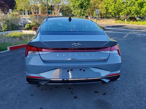 Used 2021 Hyundai Elantra Limited FWD image 10