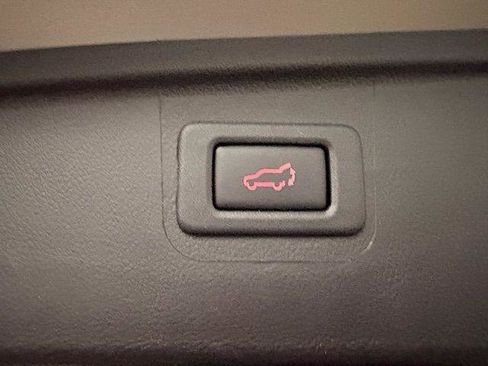 Used 2018 Subaru Outback 2.5i Premium AWD/4WD image 11