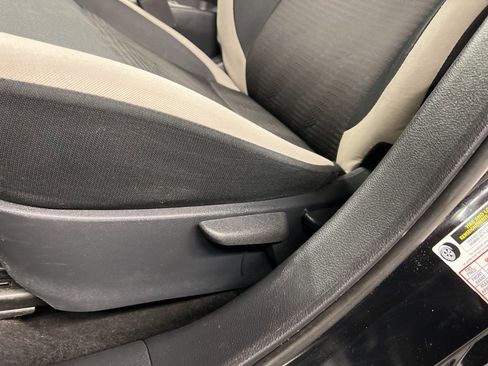 Used 2021 Nissan Versa SV FWD image 27