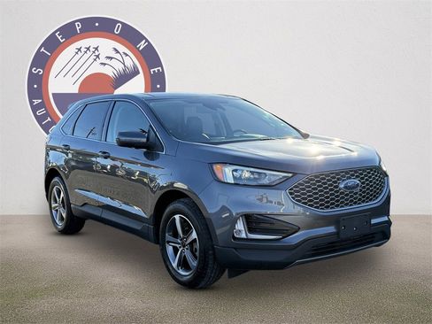 Certified 2023 Ford Edge SEL w/ Convenience Package image 2