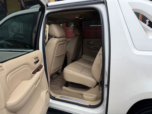 Used 2013 Cadillac Escalade EXT Luxury image 16