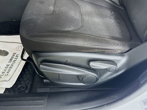 Used 2015 Jeep Cherokee Latitude w/ Cold Weather Group image 18