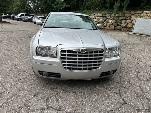 Used 2005 Chrysler 300 Touring RWD image 8