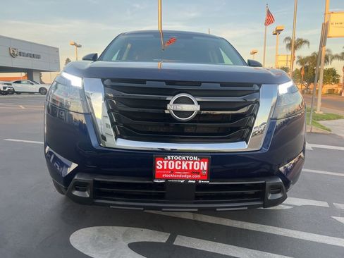 Used 2025 Nissan Pathfinder SV AWD/4WD image 5