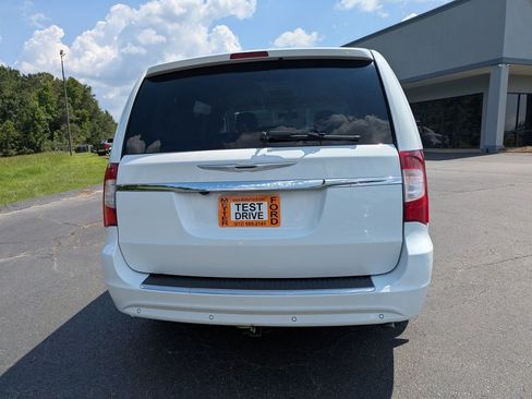 Used 2015 Chrysler Town & Country Touring-L w/ Mopar Premium Addition Group FWD image 5