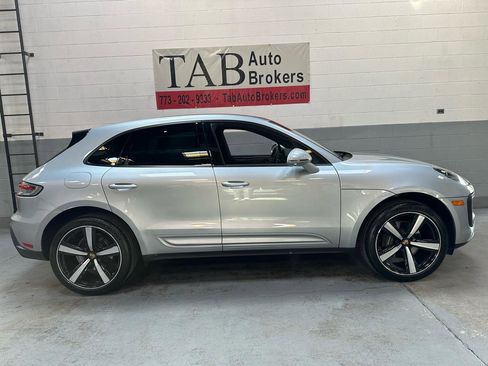 Used 2023 Porsche Macan image 2