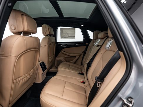 Certified 2026 Porsche Macan AWD/4WD image 22