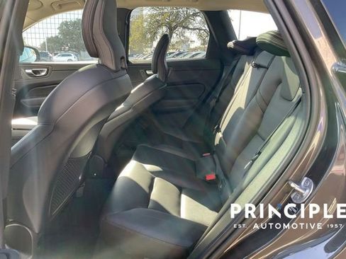 Certified 2025 Volvo XC60 B5 Core image 18