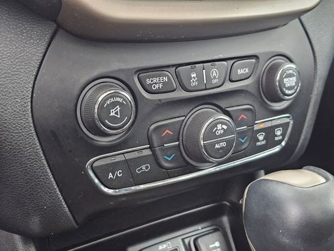 Used 2016 Jeep Cherokee Limited w/ Trailer Tow Group image 38