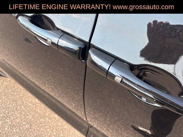 Used 2025 Chrysler Pacifica Limited FWD image 12