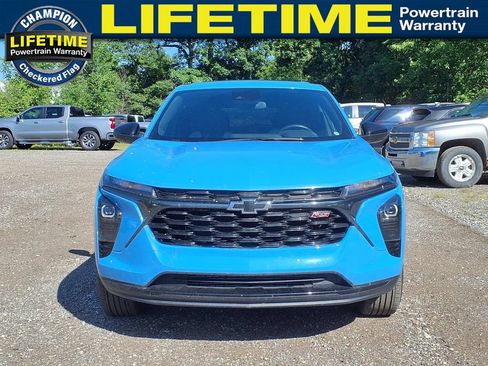 Used 2024 Chevrolet Trax RS w/ Sunroof Package FWD image 2