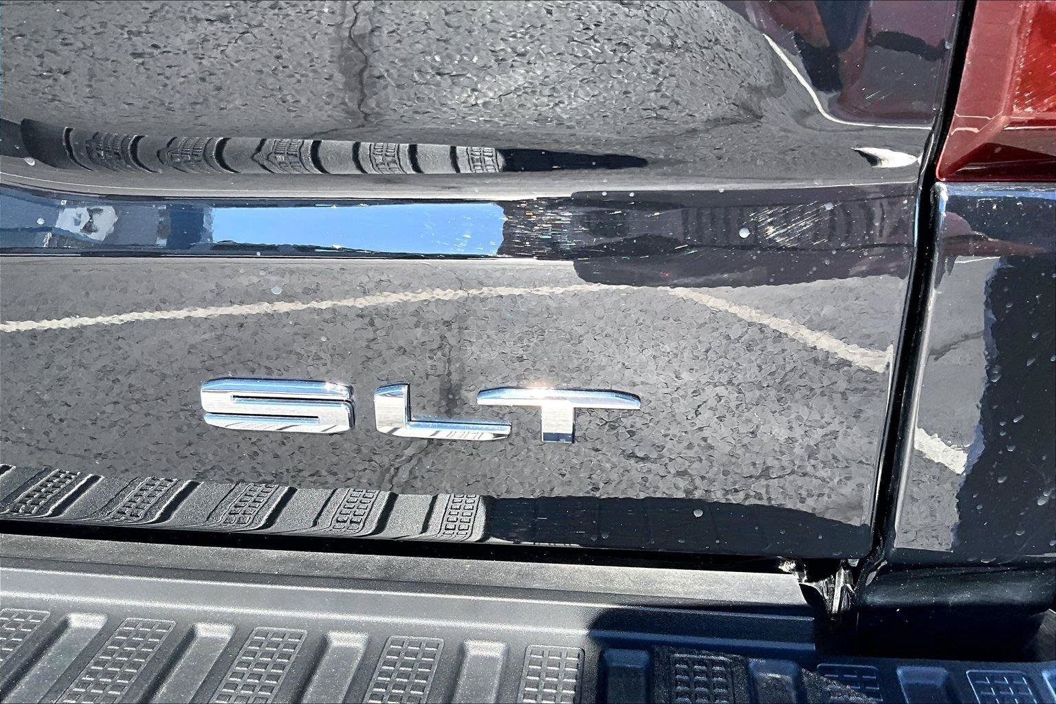 Used 2023 GMC Sierra 1500 SLT w/ SLT Premium Package AWD/4WD image 9