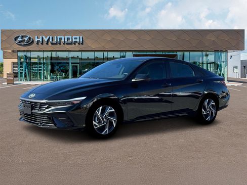 Used 2025 Hyundai Elantra SEL FWD image 2
