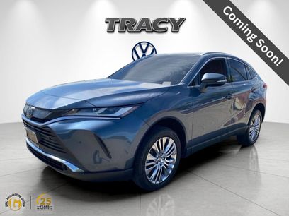 Used 2021 Toyota Venza XLE w/ Carpet Mat Package (TMS)