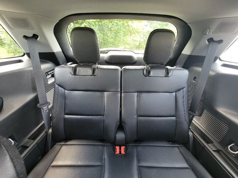 Used 2023 Ford Explorer Limited w/ Equipment Group 301A AWD/4WD image 32