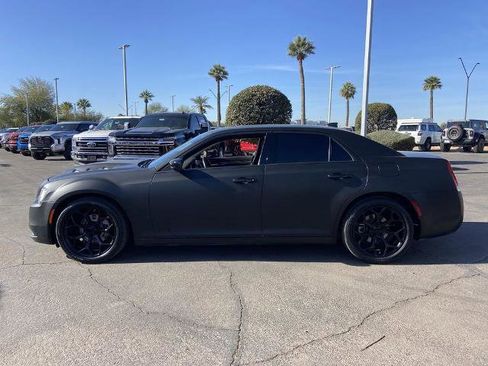 Used 2022 Chrysler 300 Touring image 4