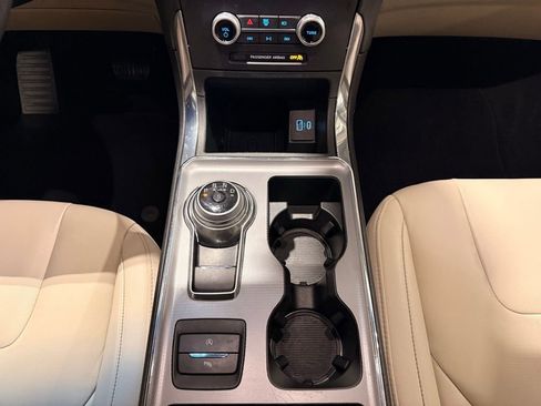 Used 2021 Ford Edge Titanium image 27